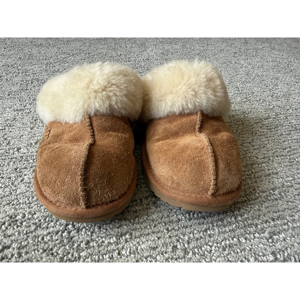 UGG Kids Cozy II Suede Slippers Chestnut Sheepskin Lining 1019065 Size 4 Kids